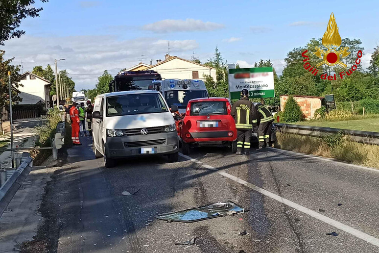 Incidenti stradali: frontale auto a Montecassiano, un morto - RIPRODUZIONE RISERVATA