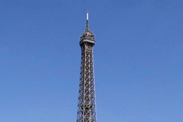 La torre  Eiffel a Parigi - RIPRODUZIONE RISERVATA