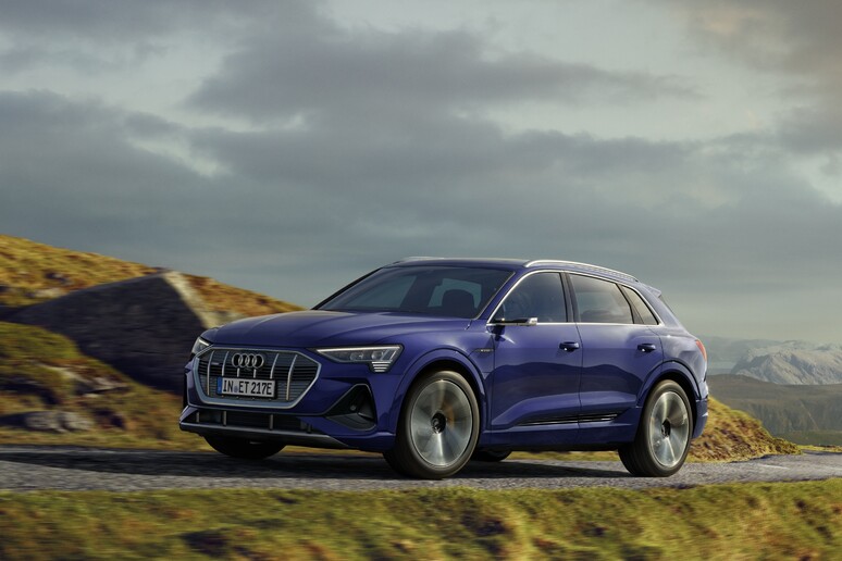Audi e-tron, ricarica intelligente se è condivisa in rete - RIPRODUZIONE RISERVATA