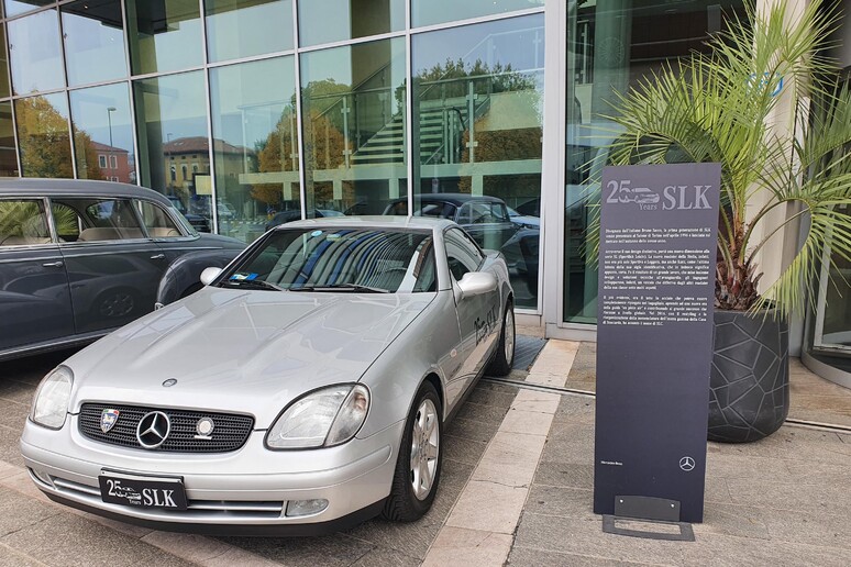 Mercedes-Benz SLK,festa per i 25 anni - RIPRODUZIONE RISERVATA