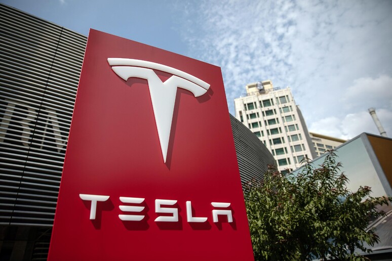 Musk vende azioni per 6,9 miliardi, Tesla perde il 15% © ANSA/EPA