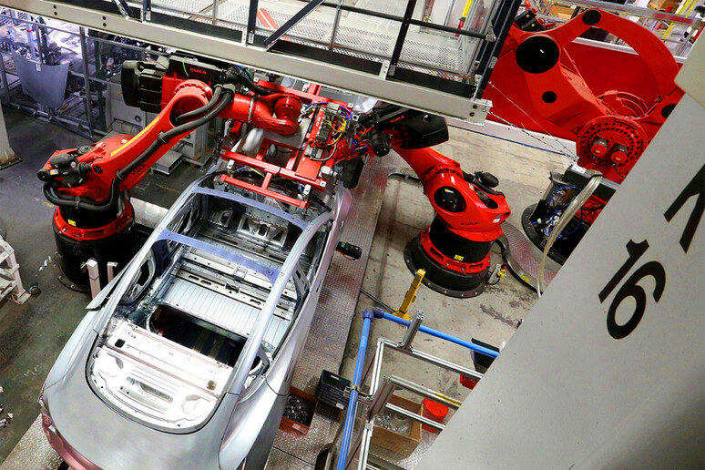 Tesla ha fermato la produzione della Model 3 in California © ANSA/Tesla