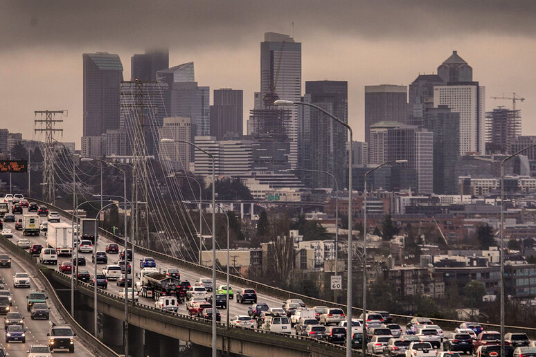 Seattle batte Los Angeles: divieto motori termici dal 2030 - RIPRODUZIONE RISERVATA