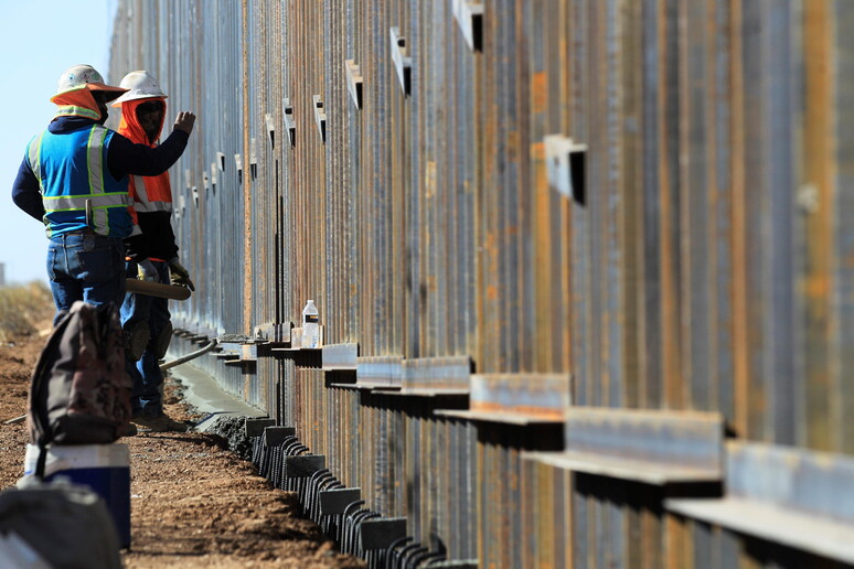Il muro al confine con il Messico © ANSA/EPA