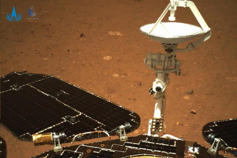 Rappresentazione artistica del rover cinese Zhurong su Marte (fonte: CNSA) - RIPRODUZIONE RISERVATA