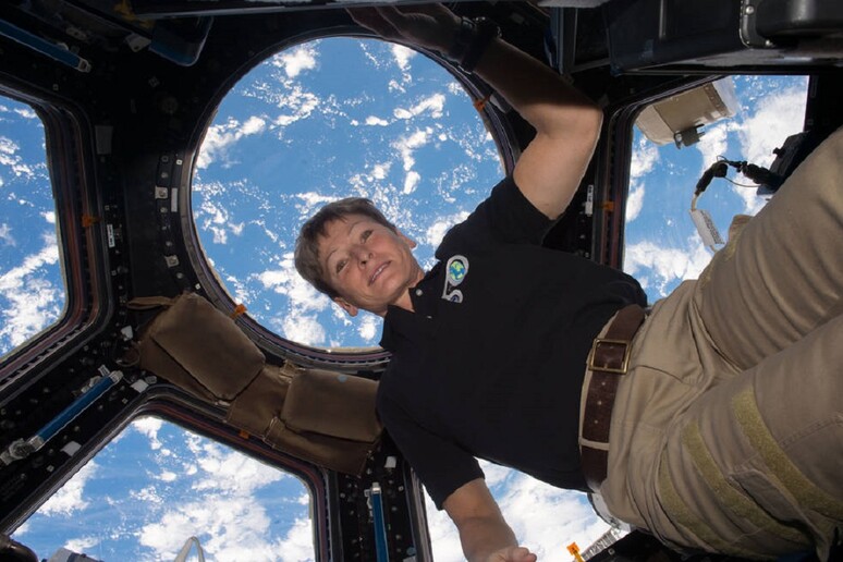 La veterana dello spazio Peggy Whitson sulla Stazione Spaziale Internazionale (fonte: NASA) - RIPRODUZIONE RISERVATA