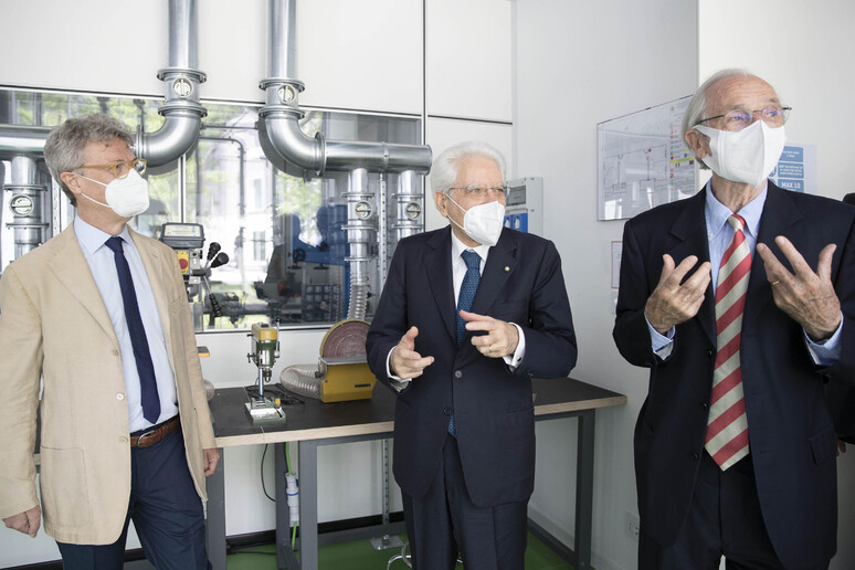 Il Presidente della Repubblica Sergio Mattarella visita i laboratori del nuovo Campus di Architettura del Politecnico di Milano - RIPRODUZIONE RISERVATA