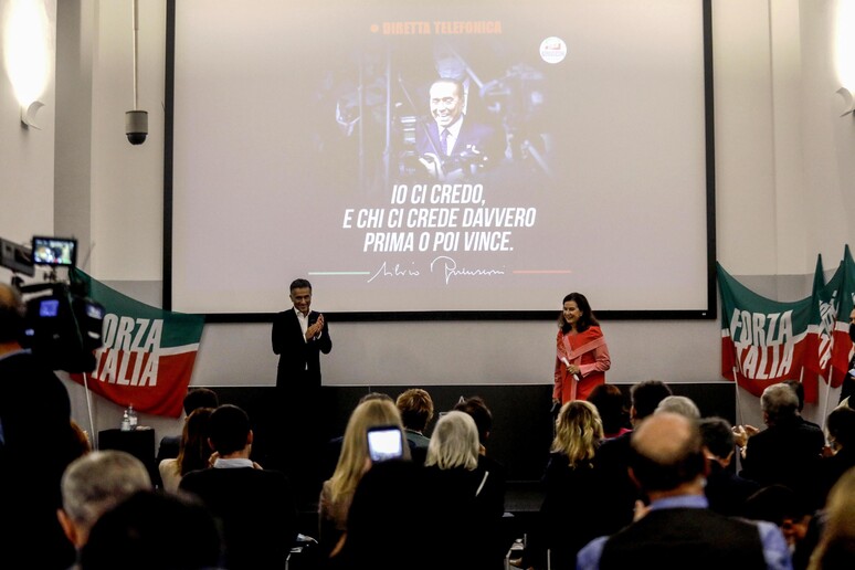 Collegamento telefonico di Silvio Berlusconi all 	'evento  	'Forza Milano 	' organizzato da Forza Italia - RIPRODUZIONE RISERVATA