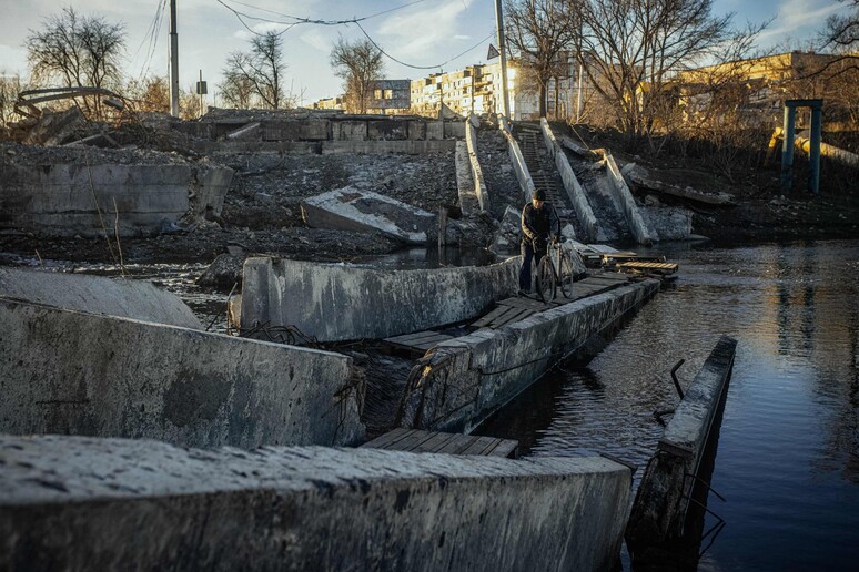 Gli effetti dei bombardamenti russi in Ucraina © ANSA/AFP