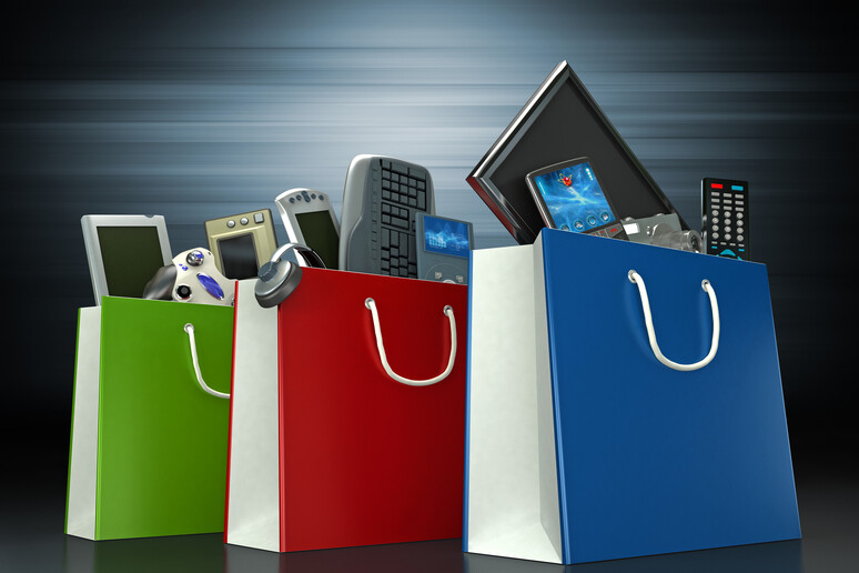 Electronics shopping - iStock. - RIPRODUZIONE RISERVATA