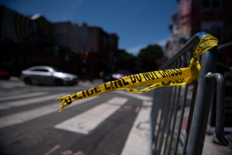 Polizia in strada a Filadelfia © ANSA/AFP