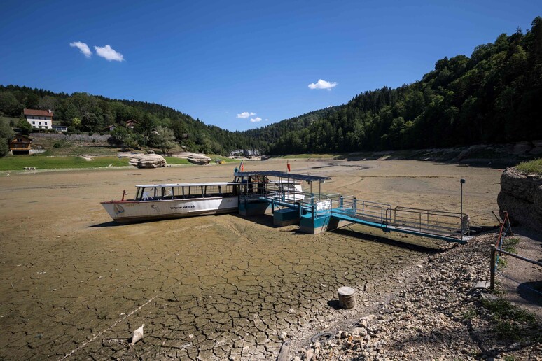 Francia: siccit?, oltre 100 comuni senza acqua potabile © ANSA/AFP