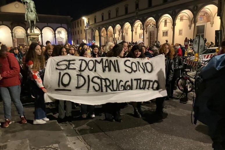 In migliaia a Firenze per ricordare Giulia - RIPRODUZIONE RISERVATA