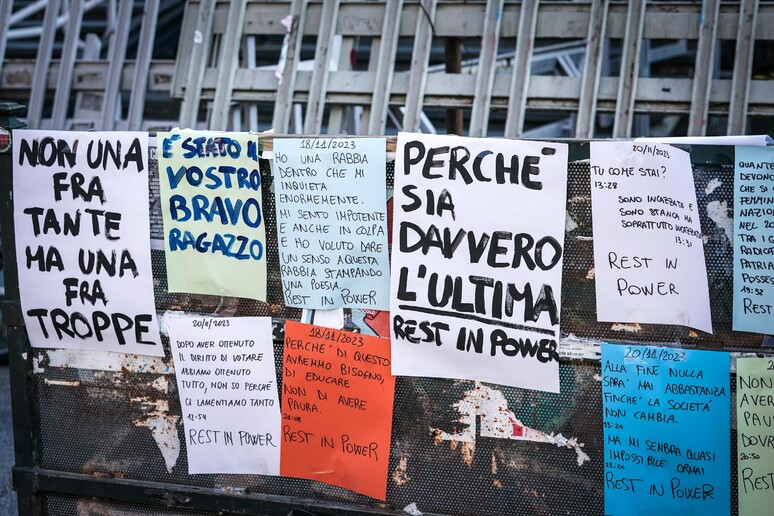 Giulia: corteo contro volenza contro le donne a Torino - RIPRODUZIONE RISERVATA
