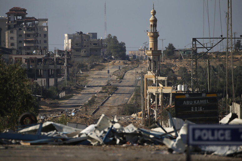 Distruzione a Gaza mentre proseguono le trattative per un 'estensione della tregua © ANSA/EPA