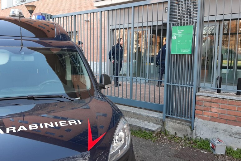 Ragazza 25 anni trovata impiccata in bagno di universit� Milano - RIPRODUZIONE RISERVATA