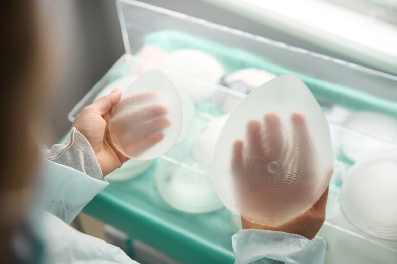 Italia prima al mondo, istituisce il registro per le protesi mammarie - RIPRODUZIONE RISERVATA