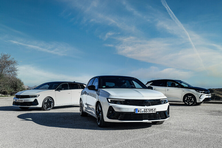 Sportive Opel Astra e Grandland promosse nei test dinamici © ANSA/Stellantis Opel