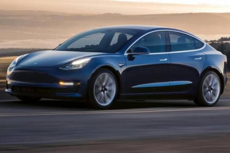 Con il prezzo più basso Tesla Model 3 accede agli incentivi - RIPRODUZIONE RISERVATA