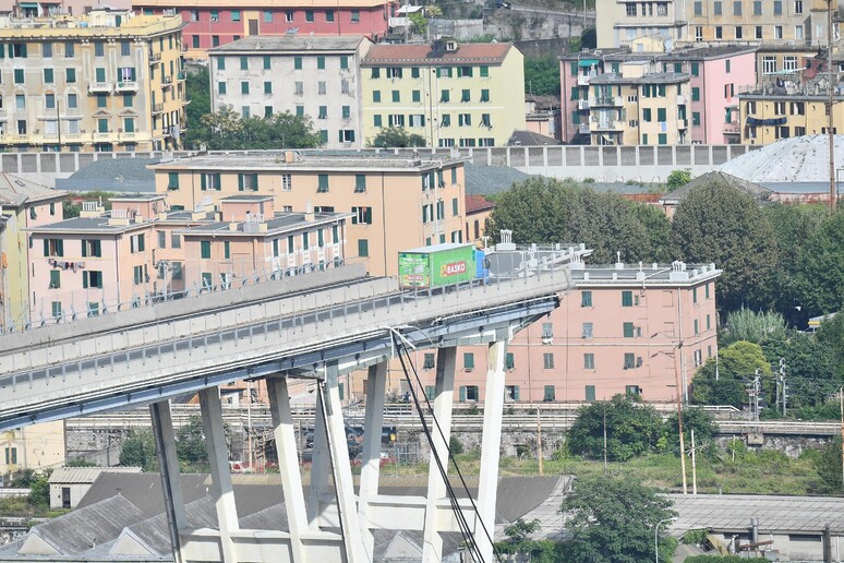 Il ponte Morandi a Genova - RIPRODUZIONE RISERVATA